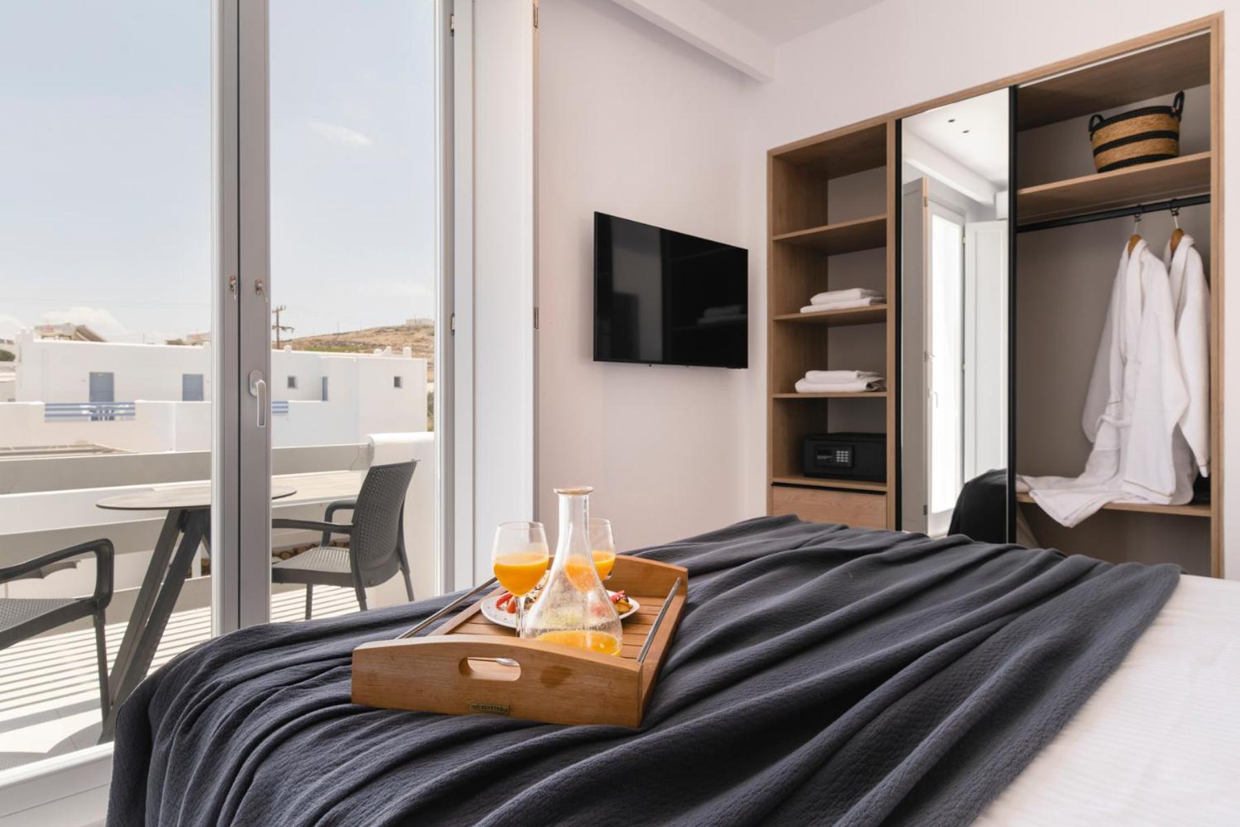 Quartano Suites By Heliessa, Adults Only Náousa Exterior photo