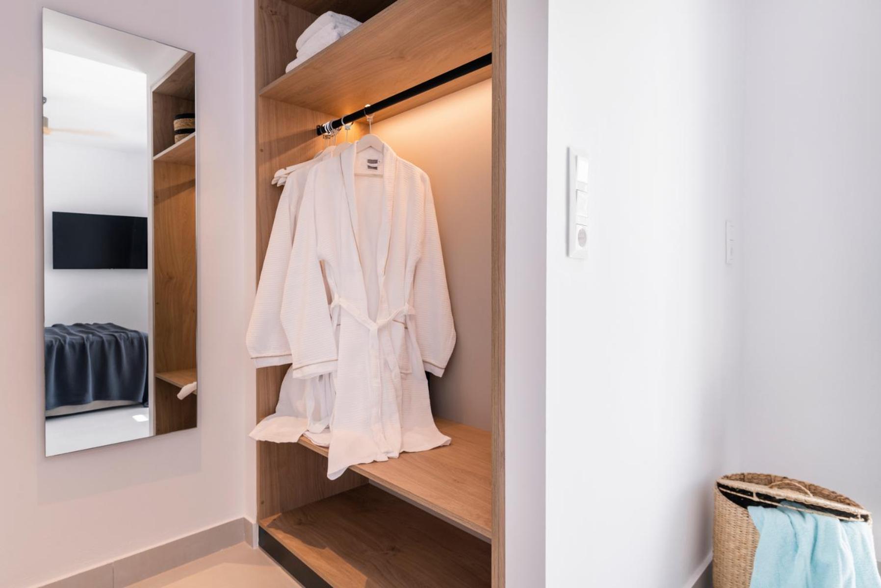 Quartano Suites By Heliessa, Adults Only Náousa Exterior photo