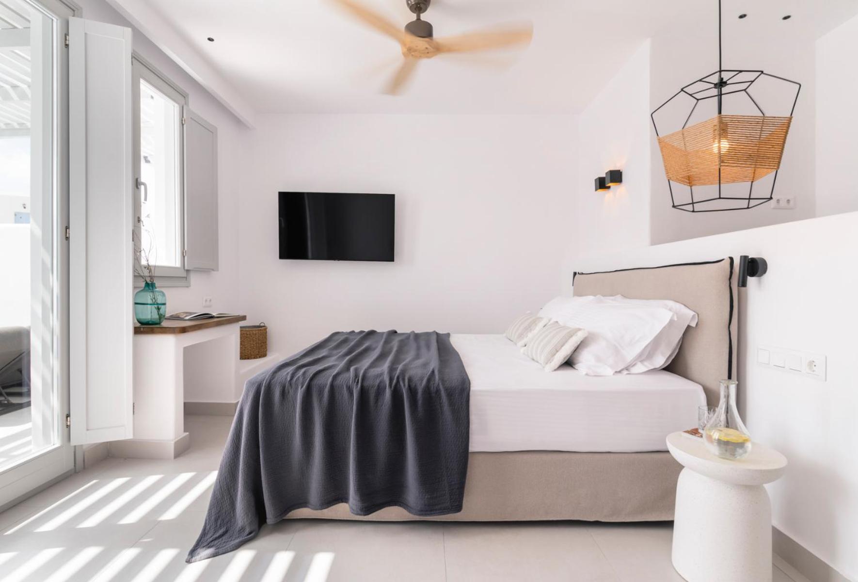 Quartano Suites By Heliessa, Adults Only Náousa Exterior photo